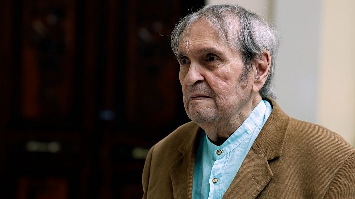 Telediario 1 - El poeta Rafael Cadenas emocionado por recoger el Premio Cervantes