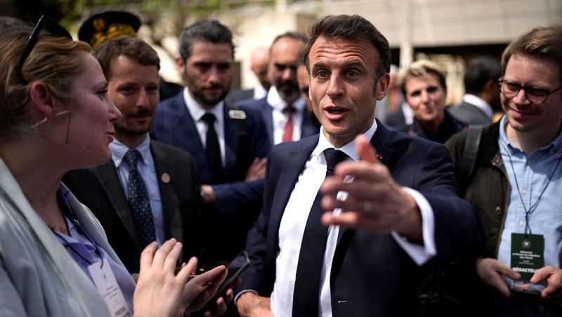 Macron recibe abucheos en su gira para recuperar la confianza de la ciudadanía