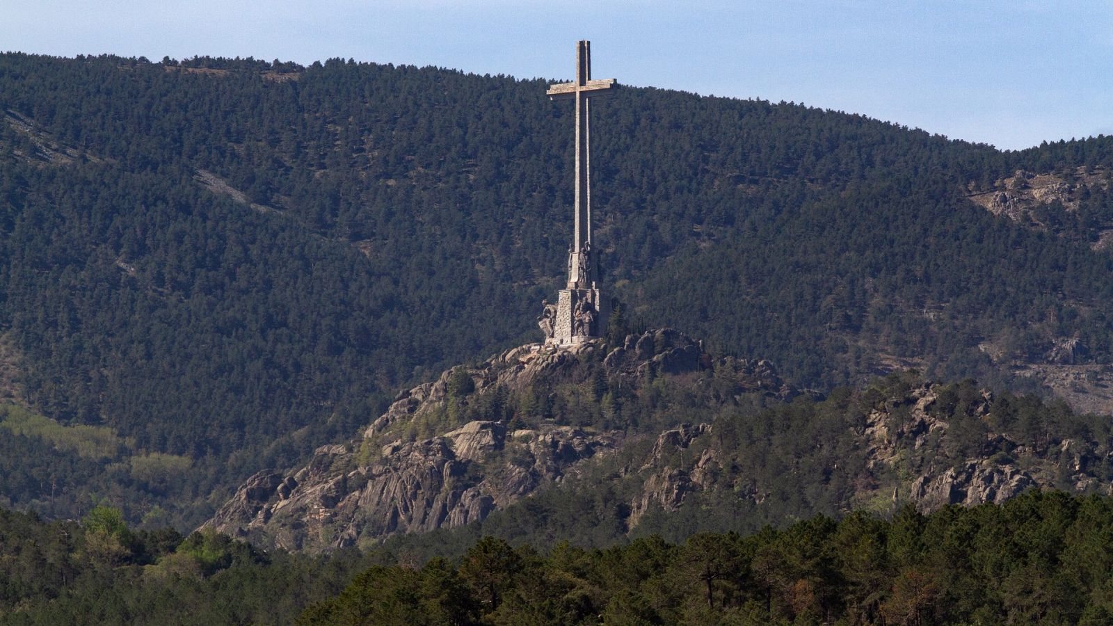 Exhumaciones y resignificación del Valle: ¿cuáles son las asignaturas pendientes en Cuelgamuros?