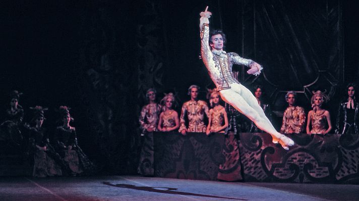 Telediario 1 - Rusia prohíbe una obra sobre Nureyev apelando a la ley contra la propaganda LGTBI