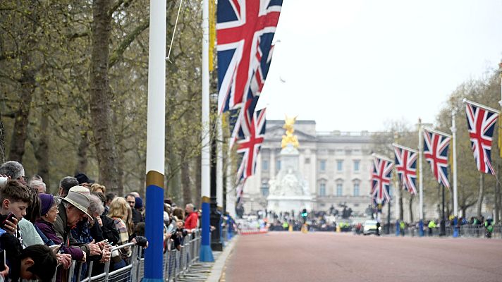 Telediario 1 - Londres se prepara para la coronación de Carlos III y la maratón