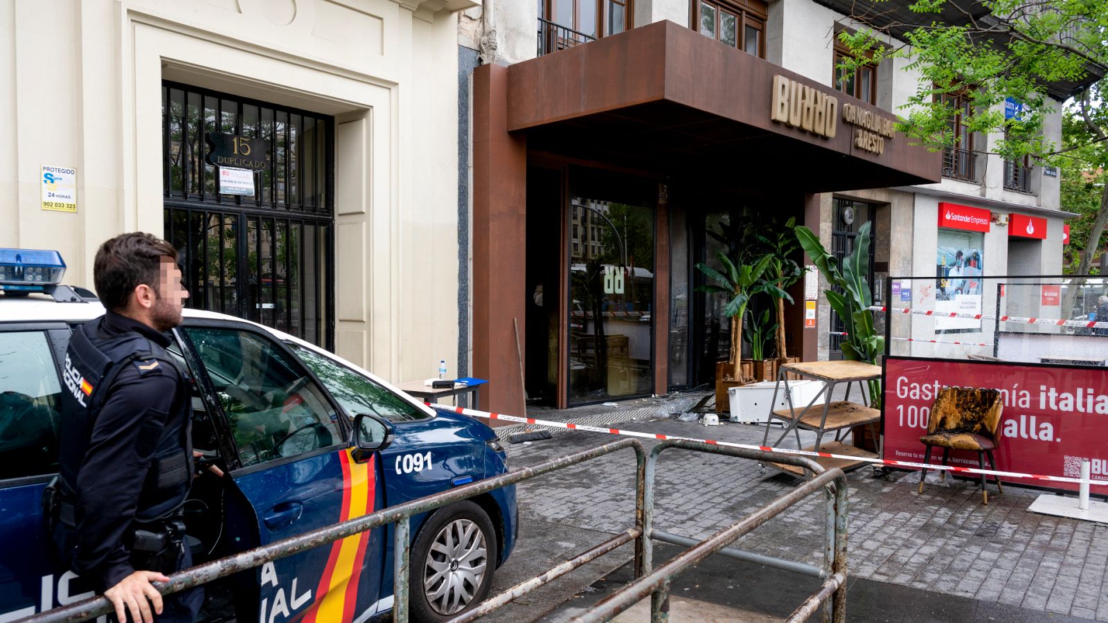 Un testigo del incendio en Madrid: "Había muchas llamas en la entrada del restaurante"