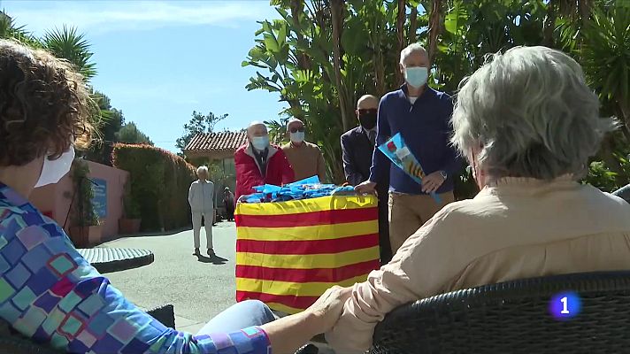 L'Informatiu - Roses i llibres per a la gent gran