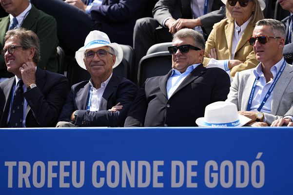 Telediario Fin de Semana - Laporta, increpado en el Conde de Godó: "deja de comprar árbitros"