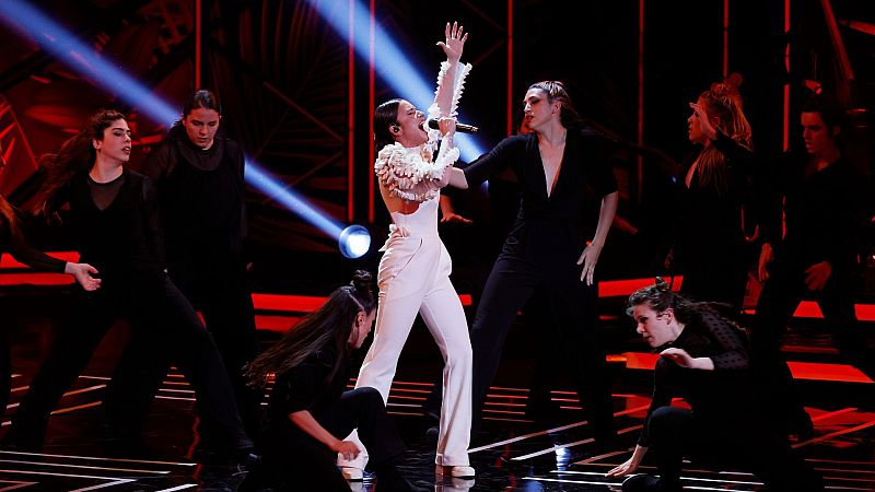 Eurovisin 2023: Blanca Paloma canta "Eaea" en los X Premios Platino