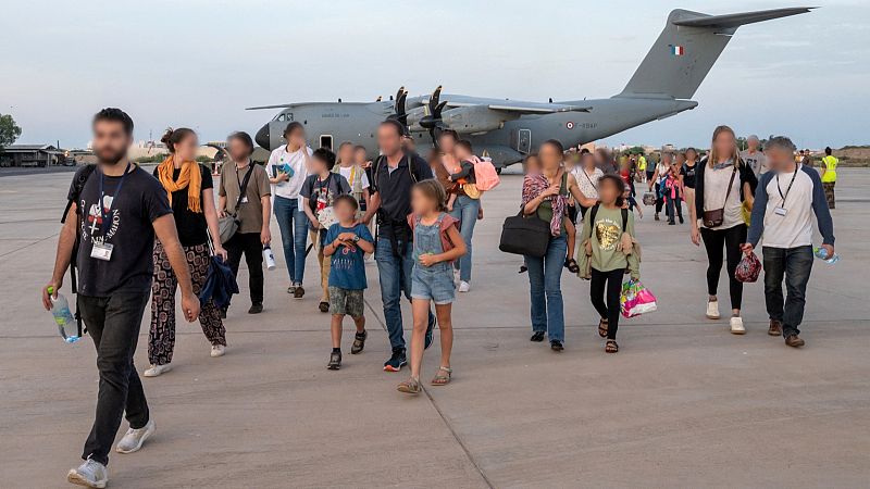 Los primeros europeos evacuados de Sudán llegan a Yibuti