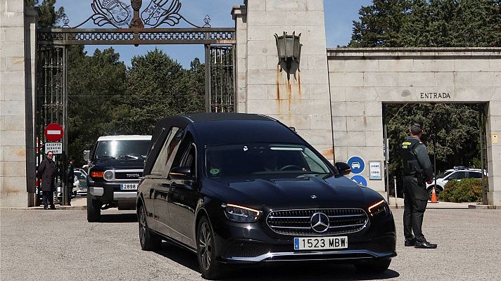  - Los restos de Primo de Rivera salen del Valle de Cuelgamuros