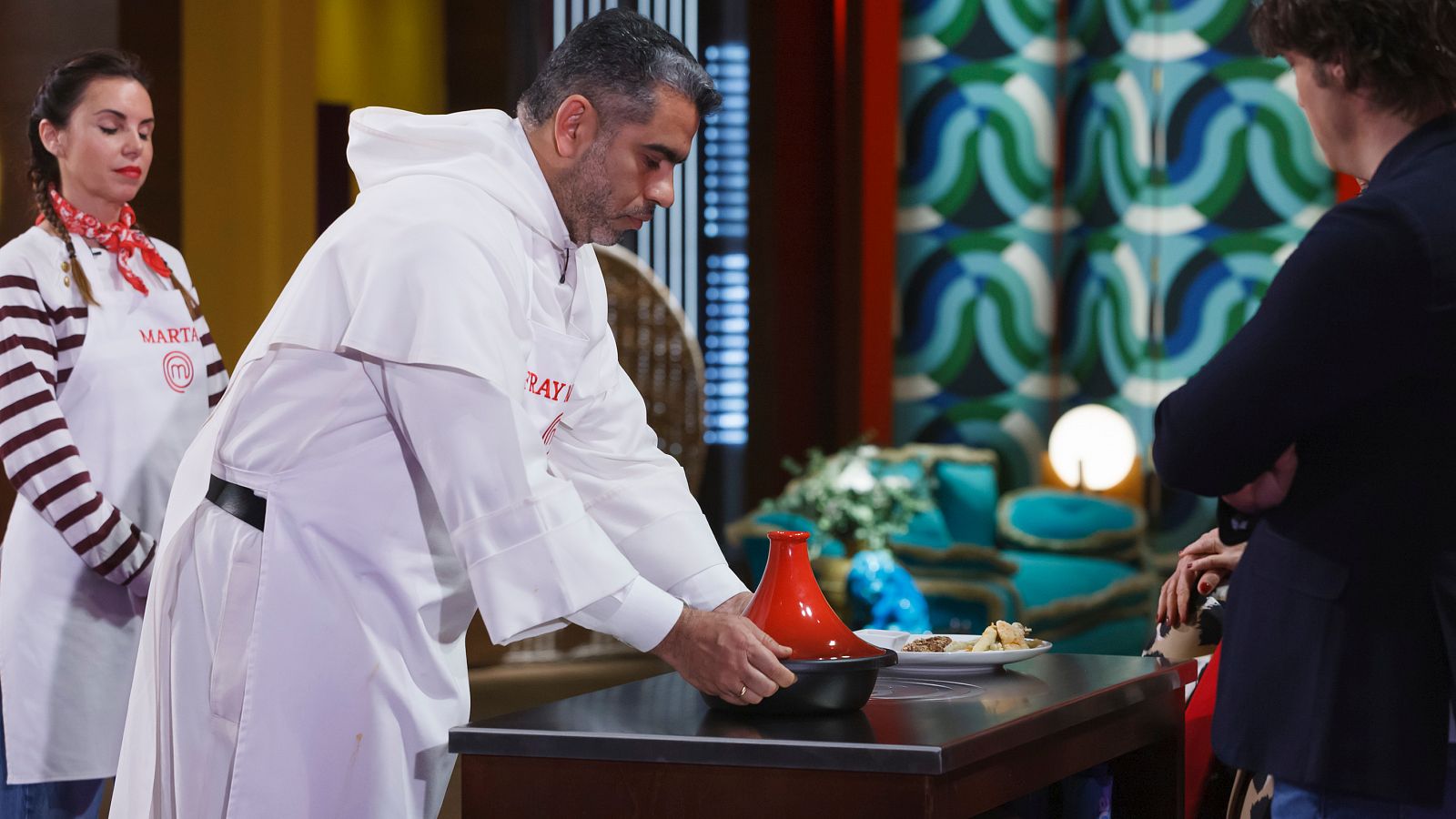 Fray Marcos comienza a brillar en MasterChef