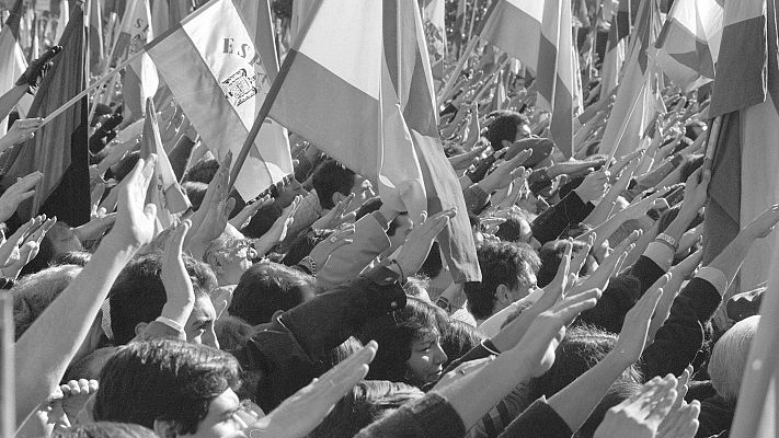 Telediario 1 - La exhumación de Primo de Rivera desentierra los recuerdos de la guerra: "Dejaron allí a mi padre y se llevaron a mi abuelo"