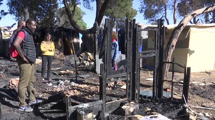 Telediario 1 - Un incendio quema al menos 15 chabolas en un poblado de Albacete
