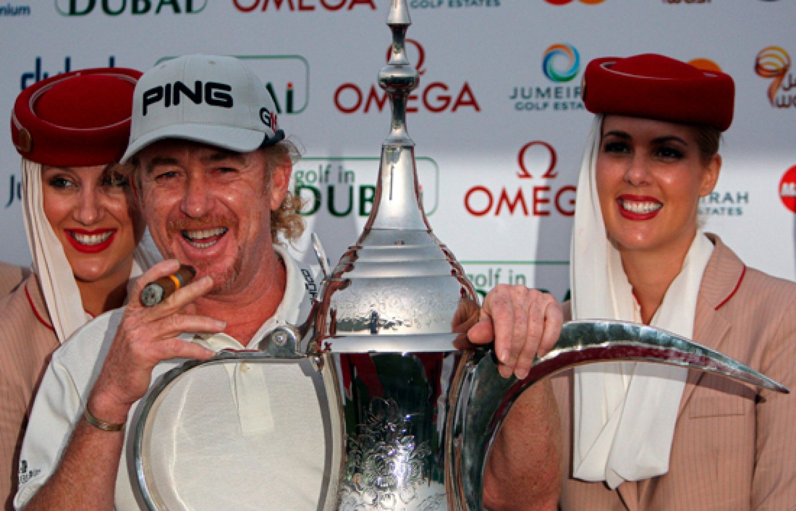 El golfista español Miguel Angel Jiménez se adjudicó el título de Dubai Dessert Classic, torneo perteneciente al Circuito Europeo, tras vencer en un emocionante desempate final al británico Lee Westwood, lo que le devuelve a la senda del triunfo, su decimosexto, tras dos años de sequía. por su parte, Feliciano López ha ganado un torneo cinco años después de su último triunfo.