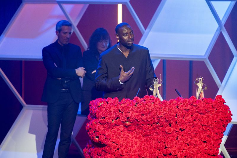 Premis Sant Jordi de Cinematografia 2023 - Omar Sy rep el guard d'honor dels Premis RNE Sant Jordi - Veure ara