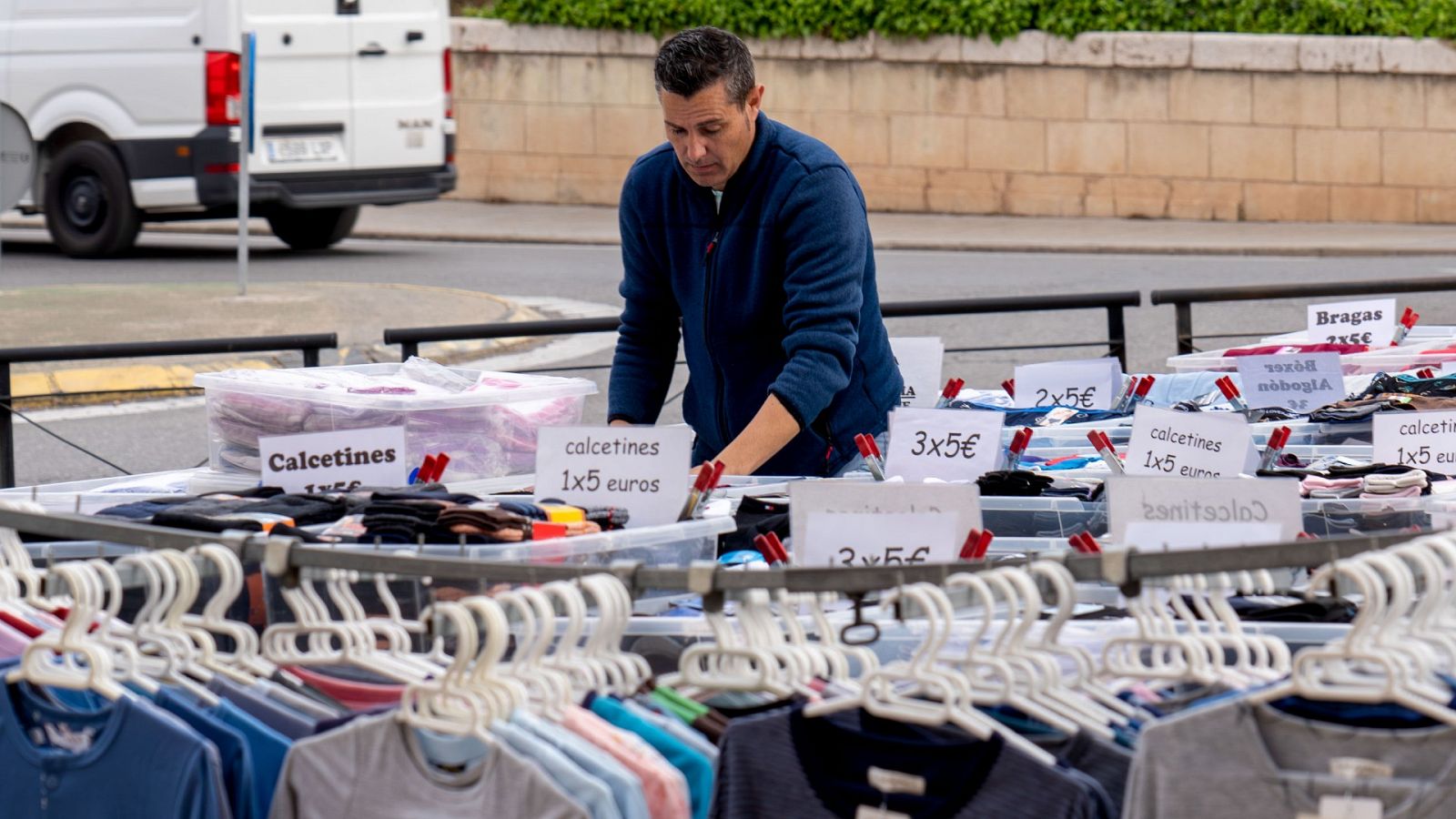 España suma 103.800 parados hasta marzo y el empleo baja en 11.000 personas