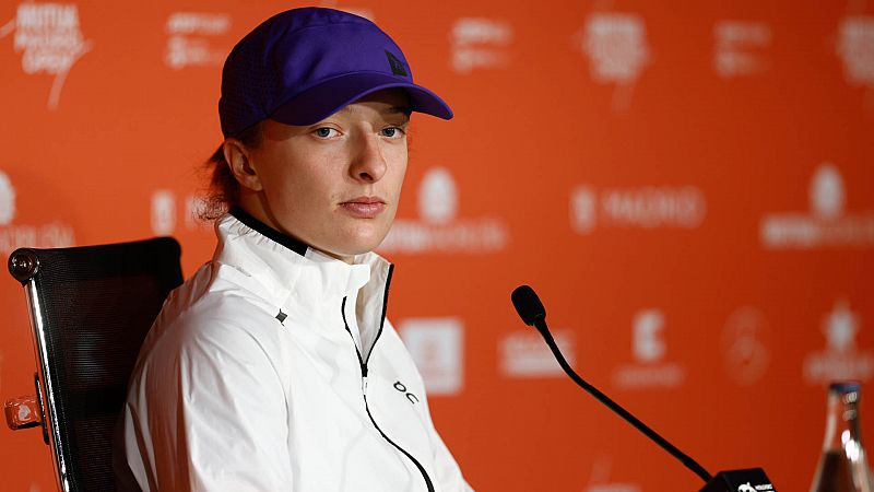 Iga Swiatek reclama más esfuerzos para "equiparar" el tenis masculino y femenino -- Ver ahora