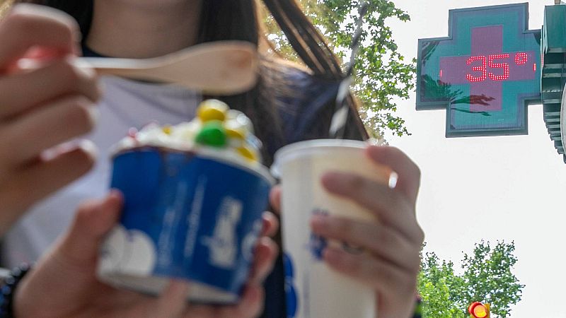 El calor veraniego de abril que afecta a España entra en su punto álgido