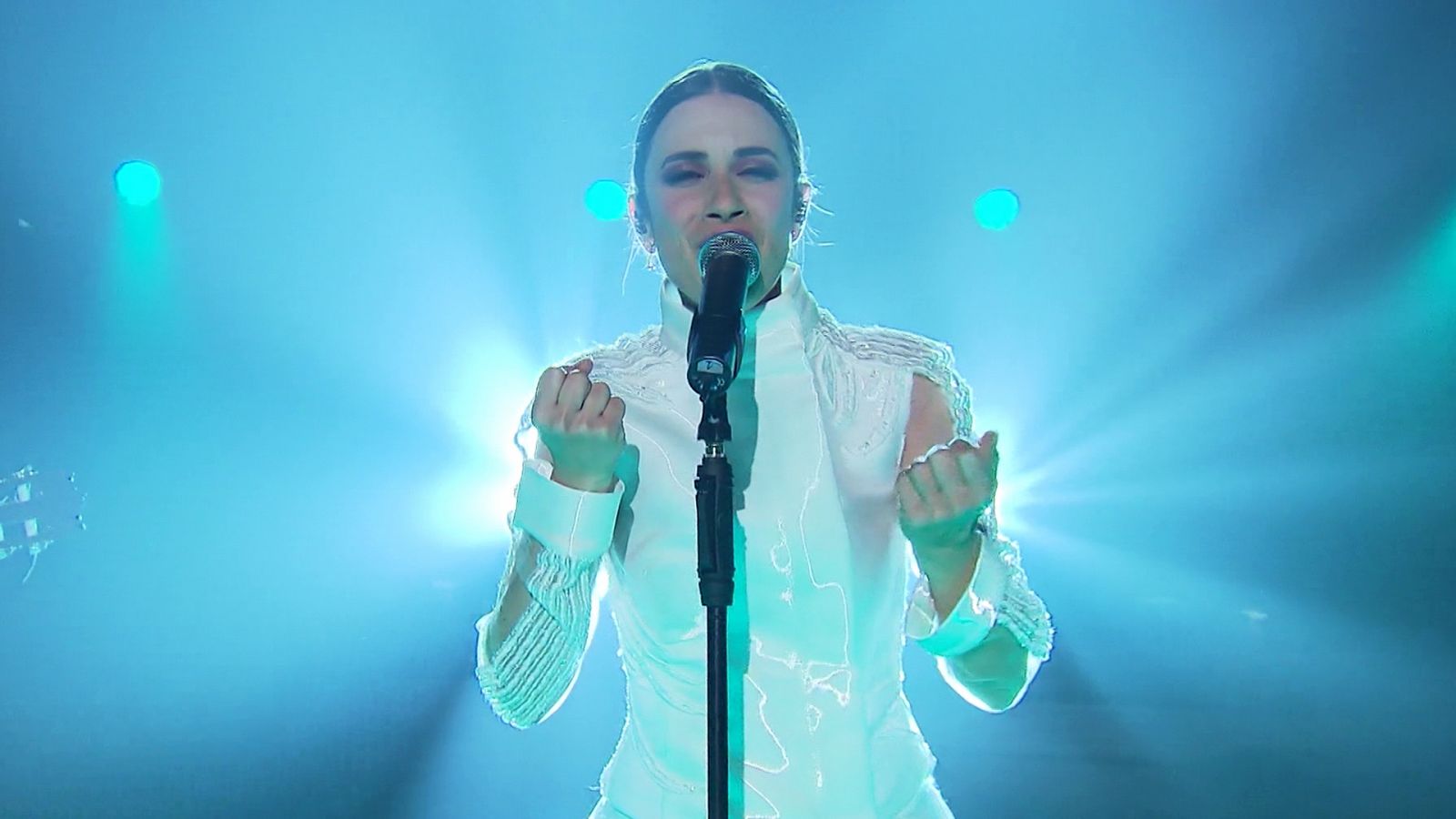 Blanca Paloma canta "Secreto de Agua" en 'Eurovision... A Little Bit More'