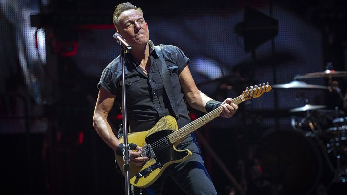 Bruce Springsteen exhibe su poder en el Estadio Olímpico de Barcelona en el inicio de su gira por Europa