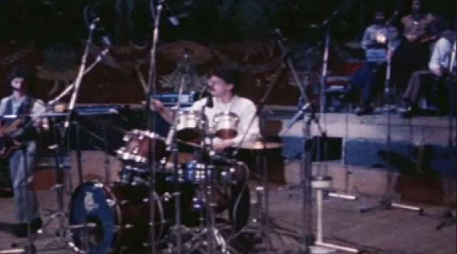 Arxiu TVE Catalunya - Art Flash - La Companyia Elèctrica Dharma i la Cobla Mediterrània al Palau de la Música