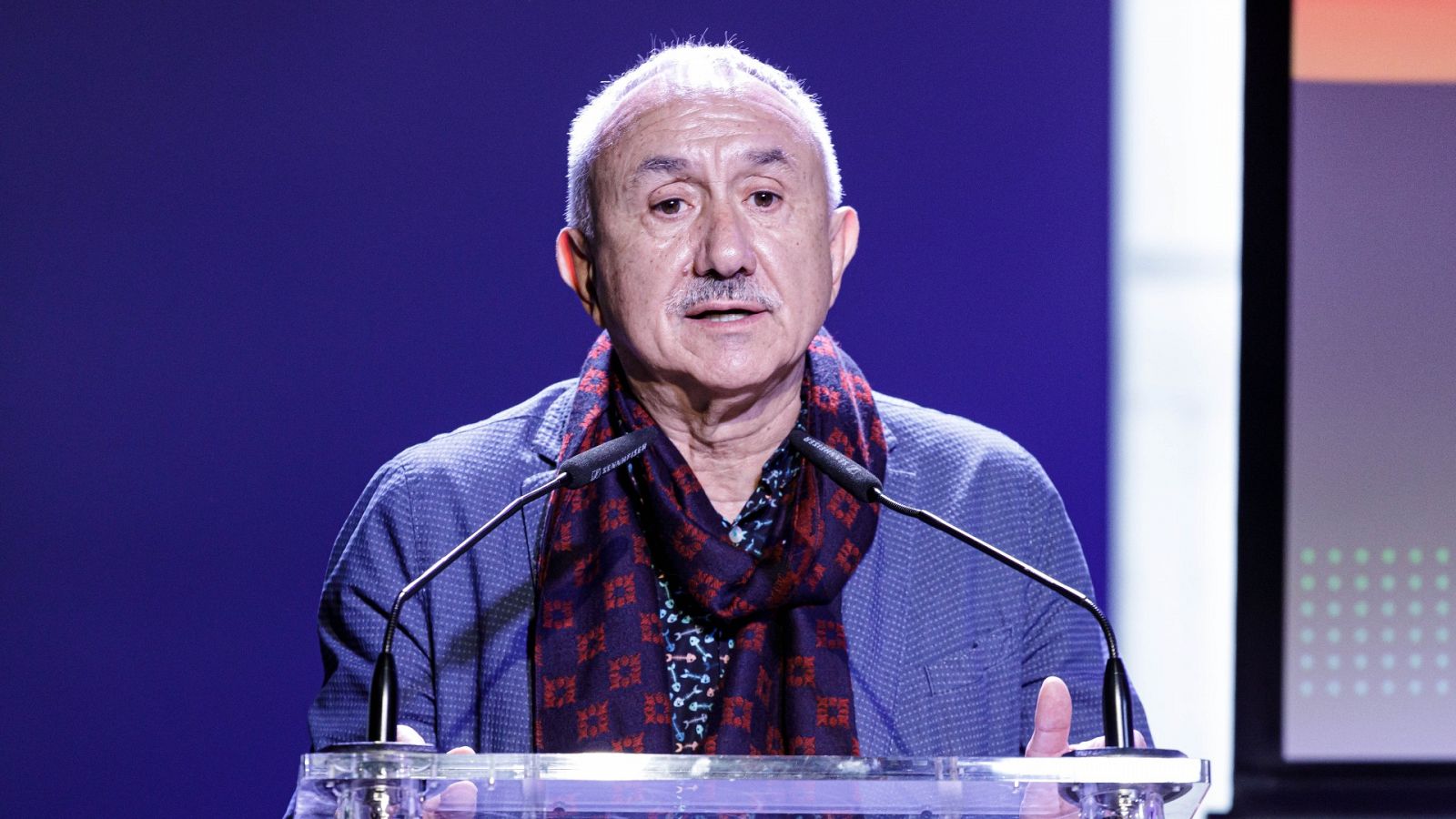 El secretario general de UGT, Pepe Álvarez, ha advertido este lunes, Día del Trabajador, que "no hay ninguna mesa de diálogo abierta" e insta a la CEOE a negociar en mayo.