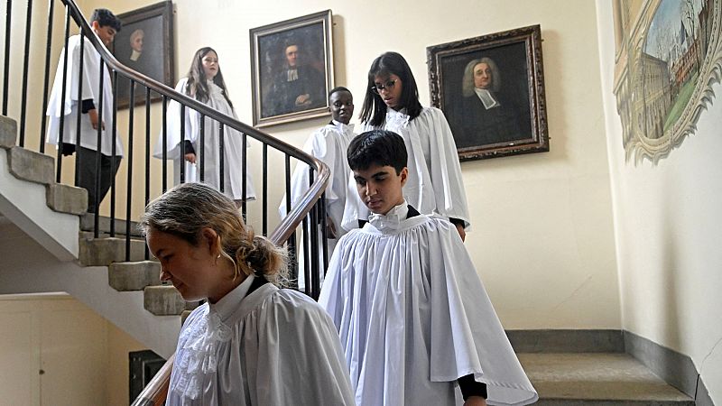 Los niños  de la Westminster School que clamarán el 'viva al rey' en la coronación de Carlos III