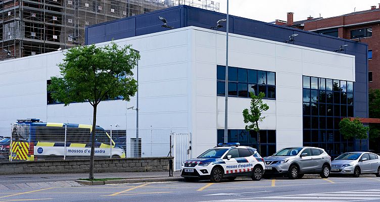 Hablando claro - Registran una fábrica y el domicilio del presunto asesino de un joven de 15 años en Sant Hipòlit de Voltregà (Barcelona)