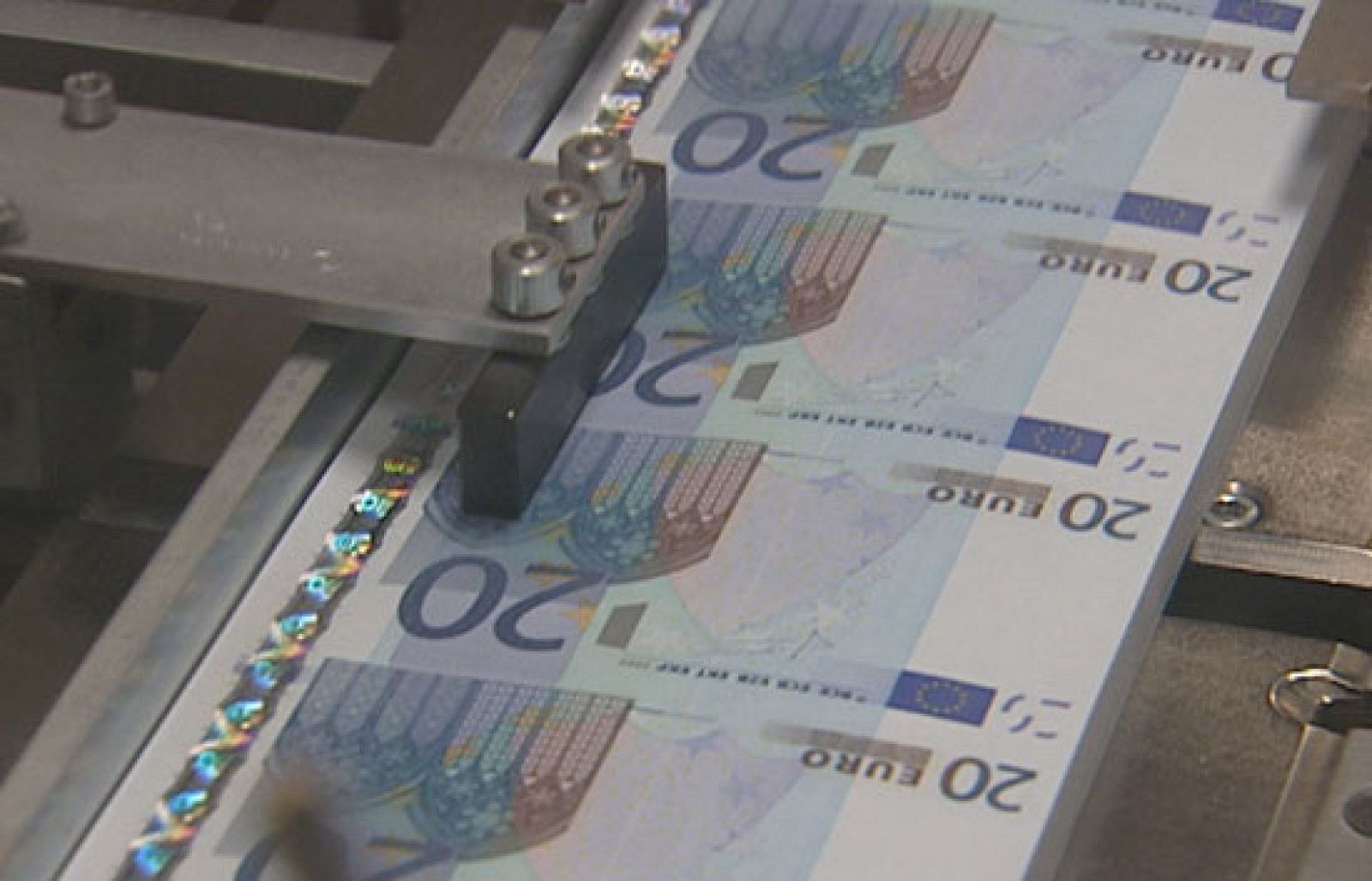 El Tesoro Público asegura que reducirá este año un 34% la emisión de deuda y que eso permitirá que nuestra deuda siga siendo veinte puntos inferior a la media europea.  Según los analistas la mayor preocupación de los mercados es precisamente la velocidad a la que ha aumentado esa deuda en los últimos meses.