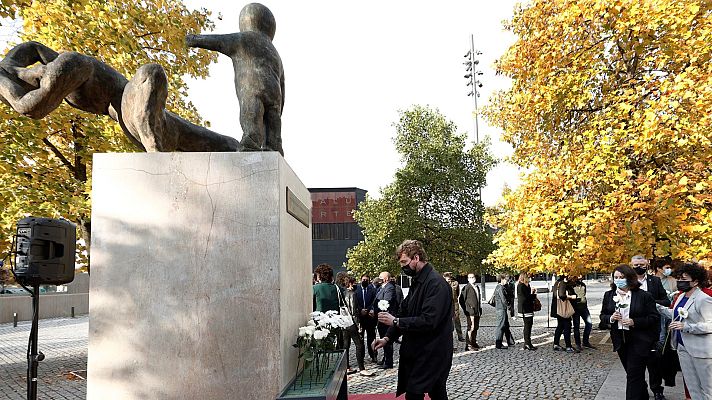 Telediario 1 - Víctimas de ETA comparten su experiencia en los institutos para no olvidar lo ocurrido