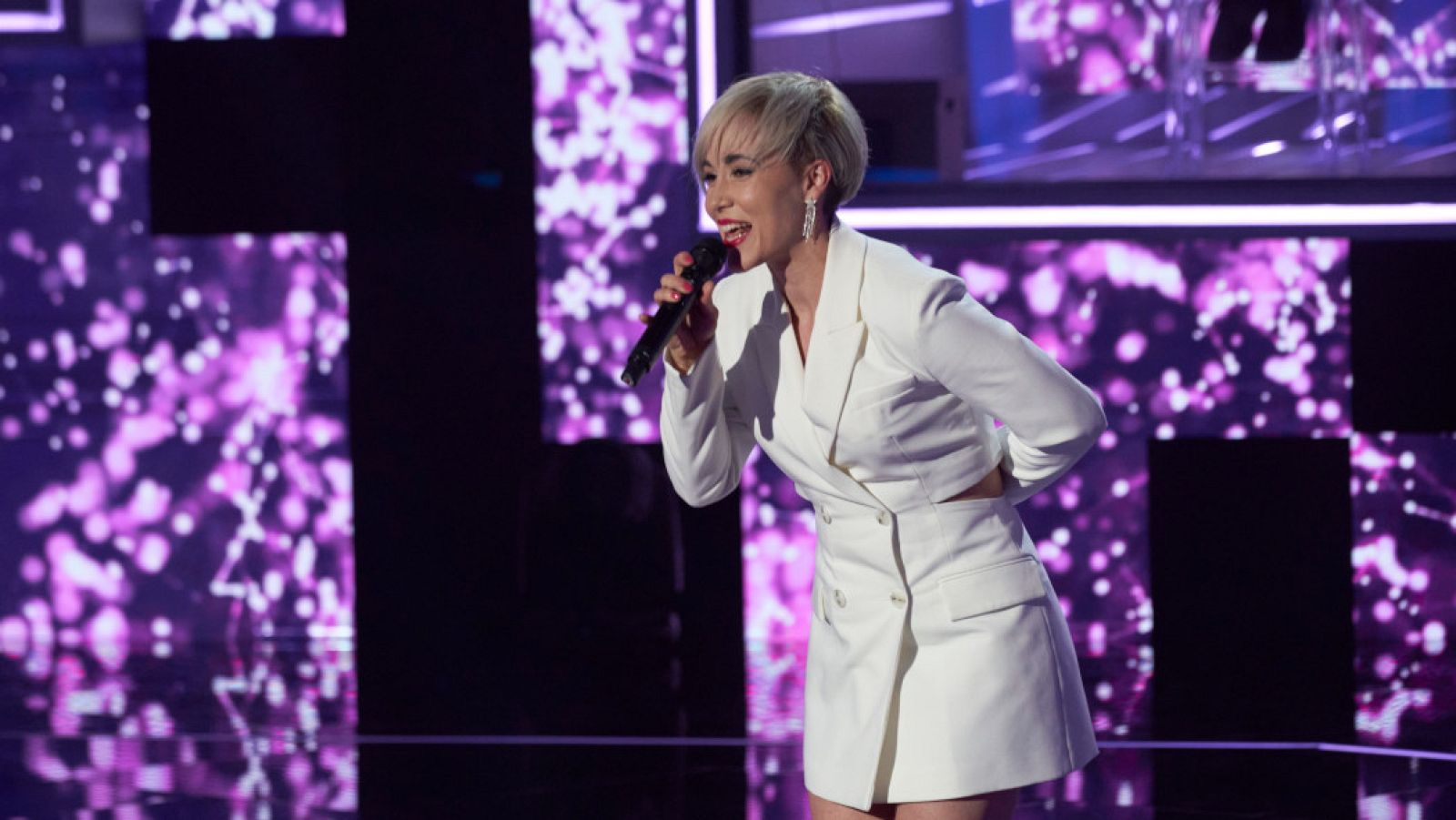 Ely López emociona con su versión de '90 minutos'