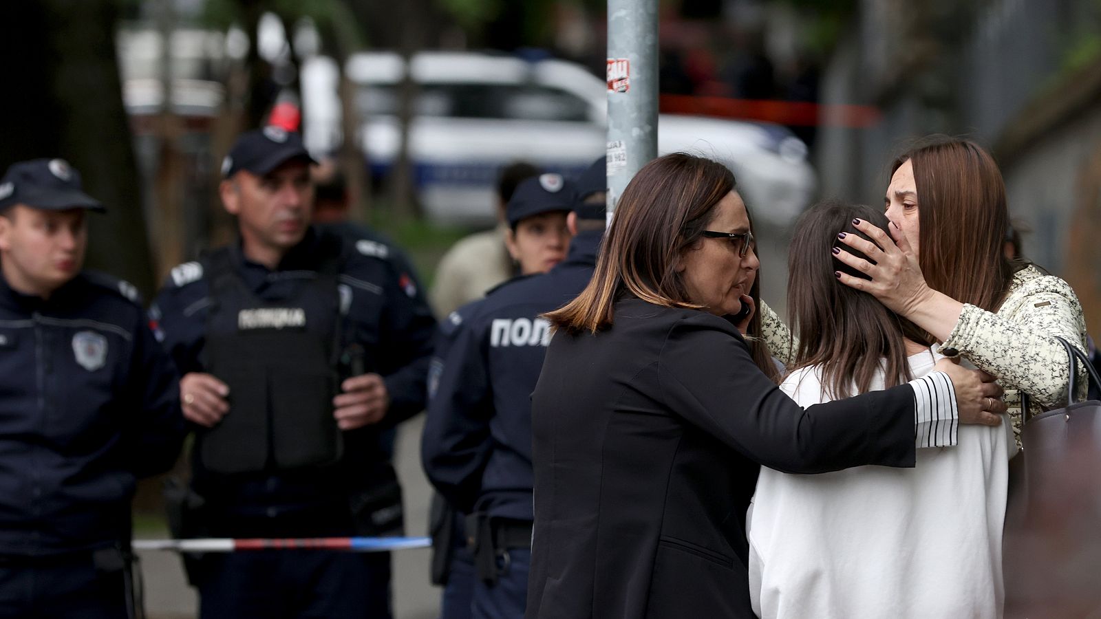 Un estudiante mata a tiros a nueve personas, entre ellas ocho menores, en una escuela de Belgrado