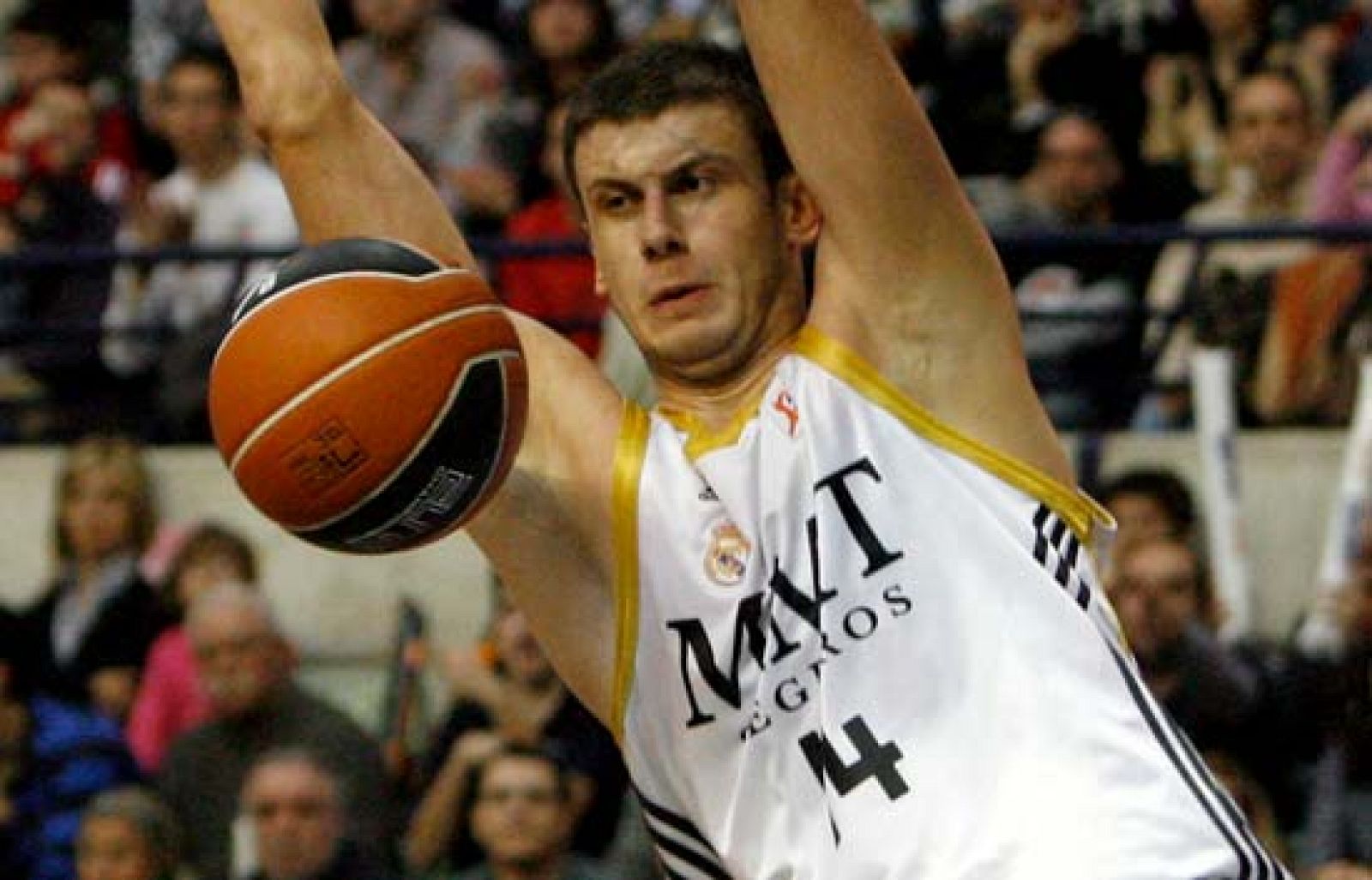 Entre las mejores canastas de la 21ª jornada de la ACB encontramos un espectacular mate del pívot del Manresa, Brian Cusworth; un gran contraataque del Madrid culminado por Velickovic y una asistencia de lujo de Ricky a Frán Vázquez. 