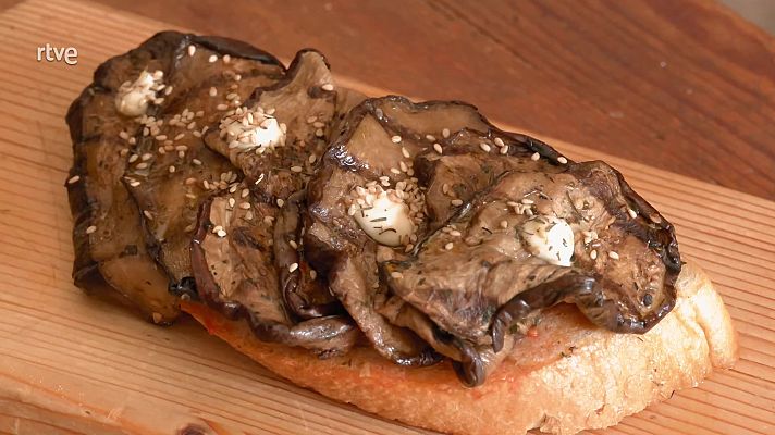 Ahora o nunca - Tosta de "pan amb oli" con berenjena asada y alioli