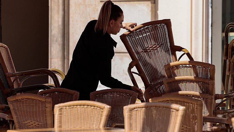 El Gobierno celebra los datos del paro mientras PP y Vox le reprochan el triunfalismo