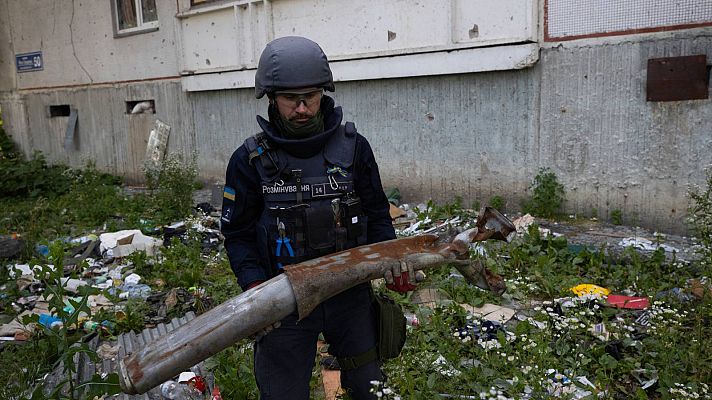 Telediario 1 - TVE acompaña a las tropas ucranianas en la línea defensiva de Járkov