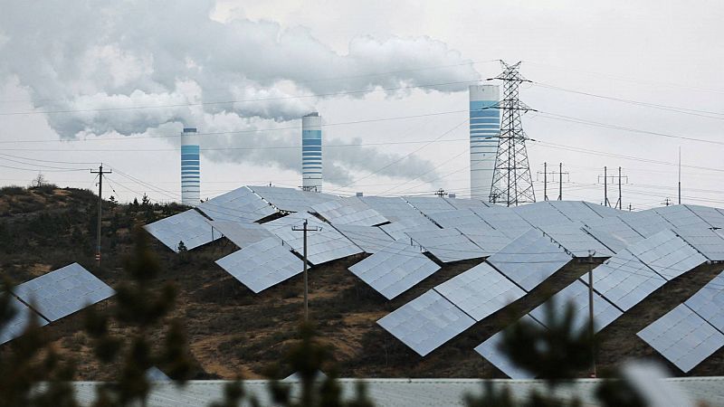 China comienza a construir un parque fotovoltaico en el desierto