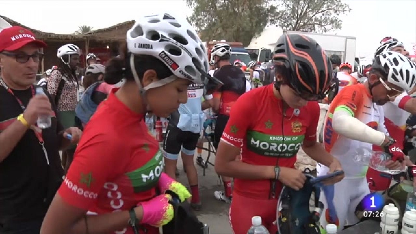 Dos mujeres marroquíes participan por primera vez en la Titan Dessert