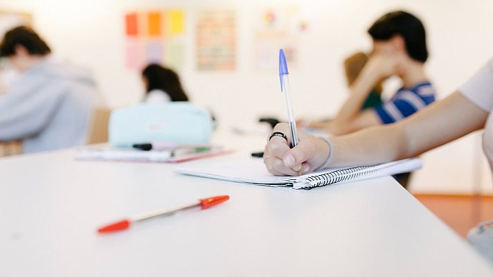Telediario 1 - Investigan a dos colegios en Pamplona por 'inflar' notas