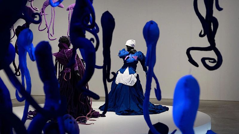 Metr�polis - Bienal de Sharjah 15. Ciudad de Sharjah - ver ahora