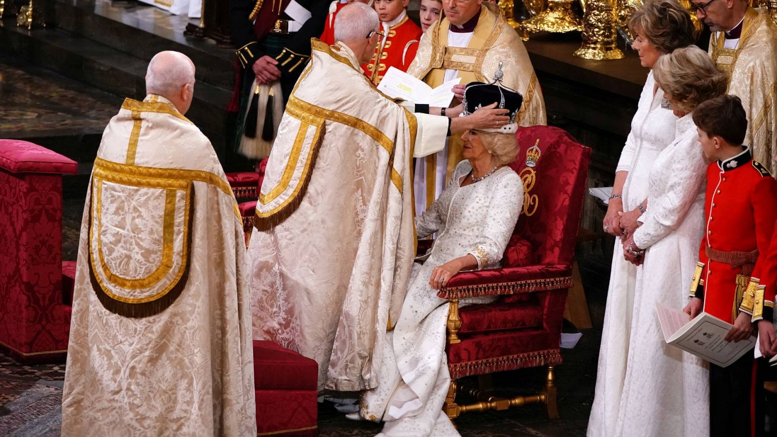 Camila coronada como reina de Reino Unido