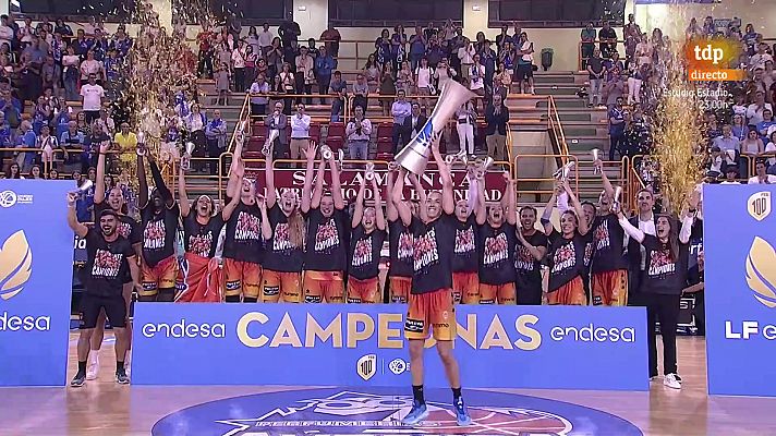 El Valencia Basket consigue la primera Liga femenina de su historia