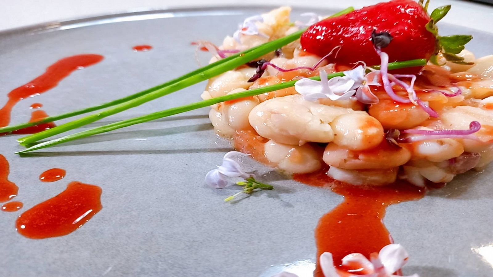 Ensalada de pochas con vinagreta de fresón del chef Sergio Fernández