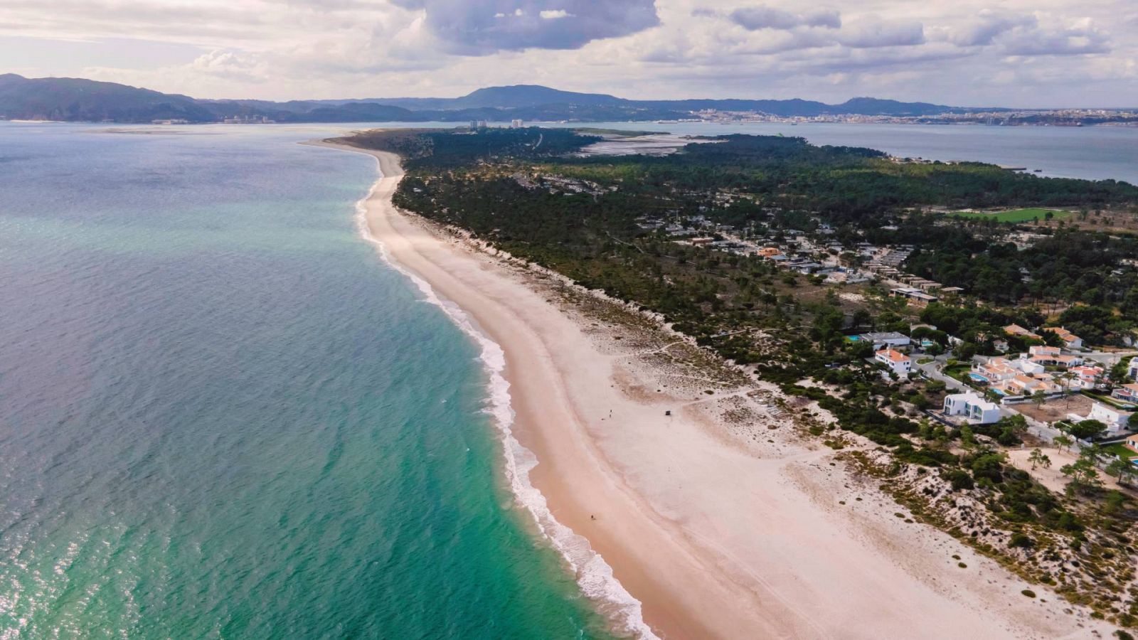 Los grandes proyectos hoteleros amenazan una de las zonas de mayor valor ecológico de Portugal