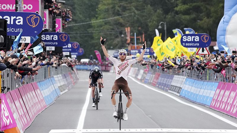 Giro de Italia 2023 | Victoria de Aurelien Paret Peintre y liderato de Andreas Leknessund