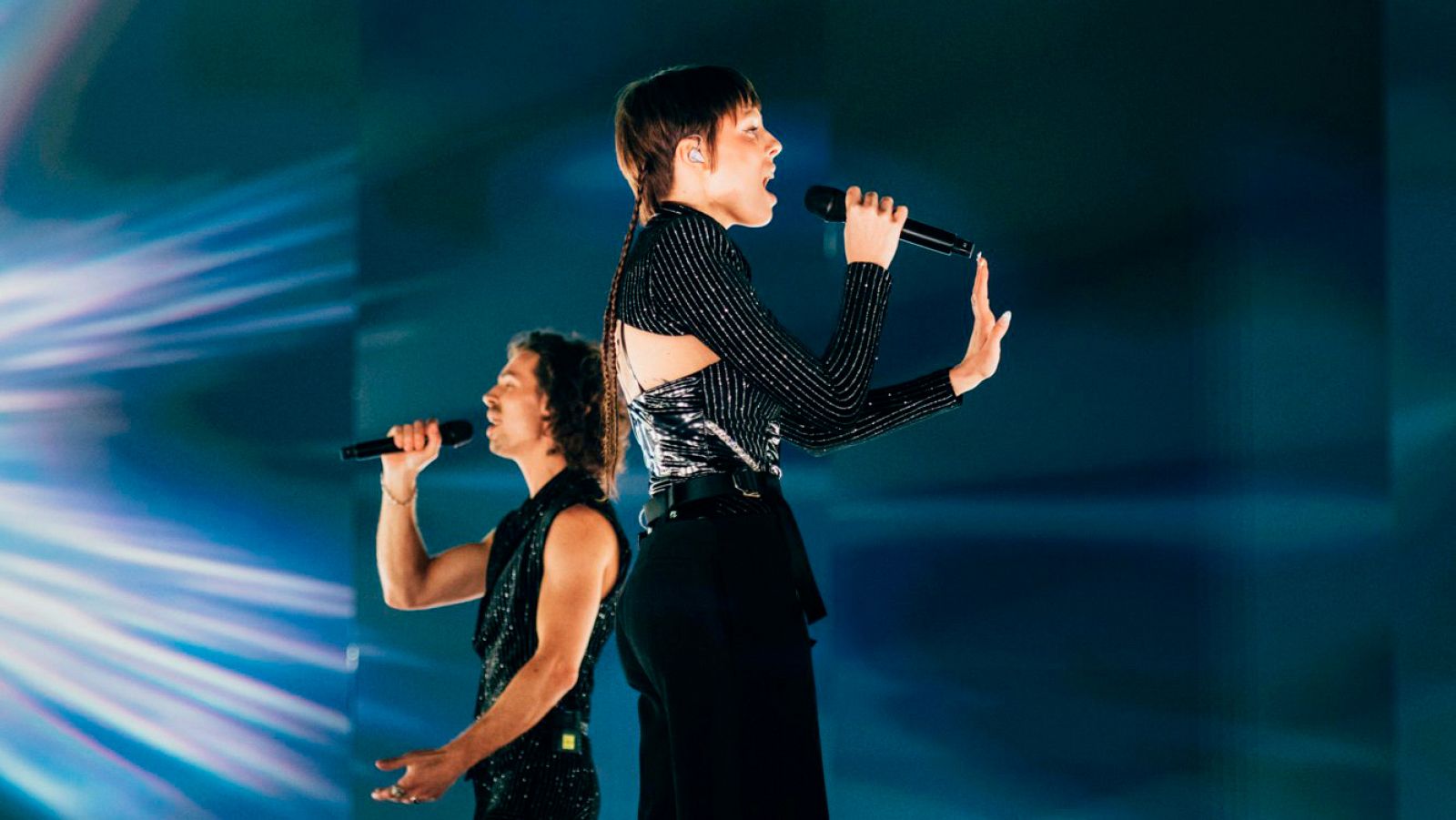 Eurovisión 2023 - Países Bajos: Mia Nicolai & Dion Cooper cantan "Burning Daylight" en la primera semifinal