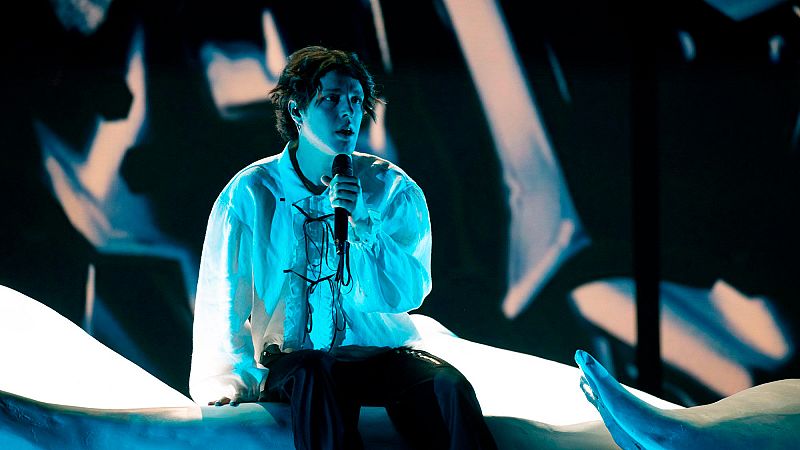 Eurovisión 2023 - Serbia: Luke Black canta "Samo Mi Se Spava" en la primera semifinal