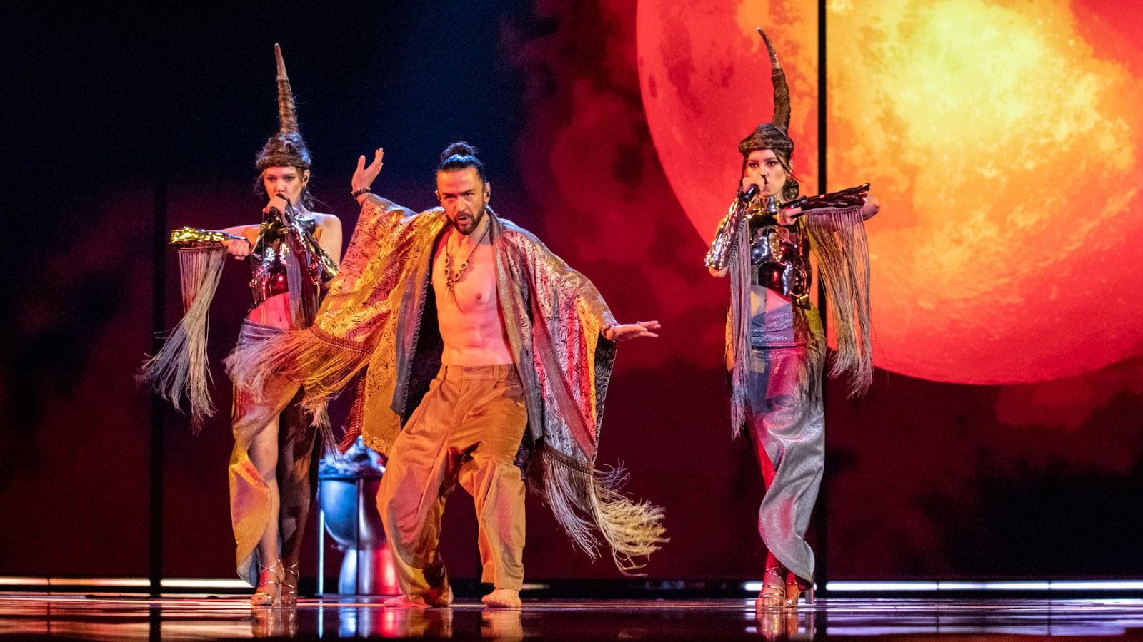 Eurovisión 2023 - Moldavia: Pasha Parfeni canta "Soarele Si Luna" en la primera semifinal