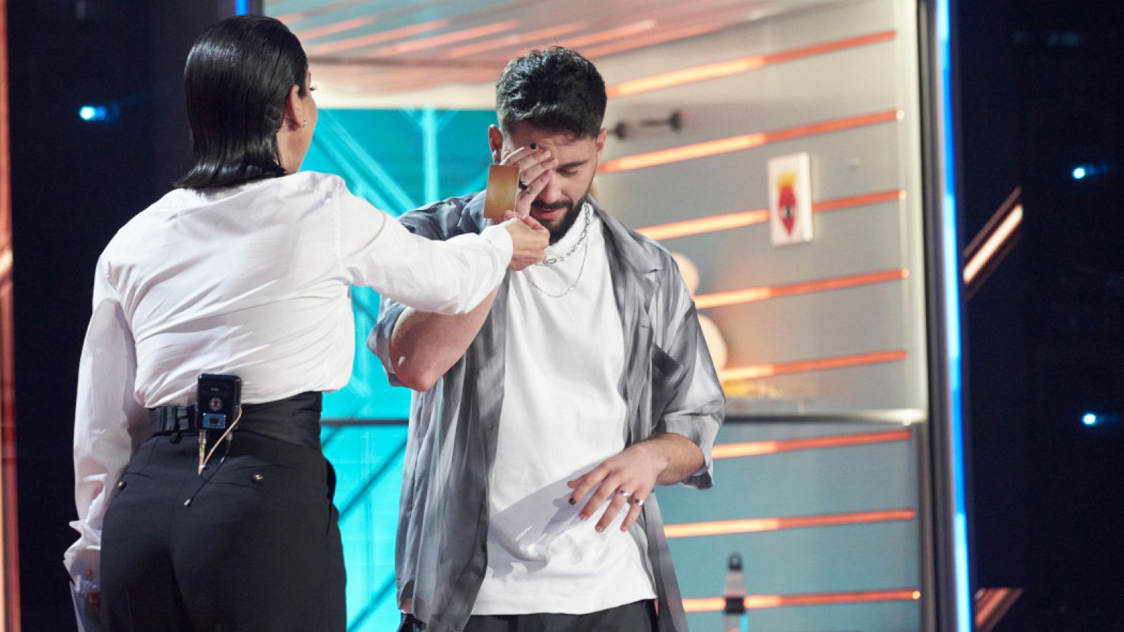 J Kbello consigue la llave maestra de Cover Night