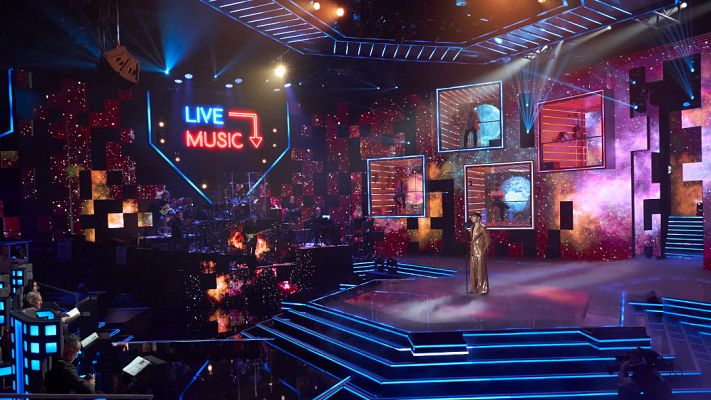 Peter López interpreta 'Life on mars'