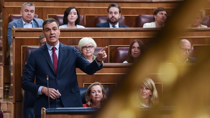 Sánchez presume de "paz social" y afea a la derecha anunciar el "apocalipsis" mientras el PP le reprocha "mentir a diario"