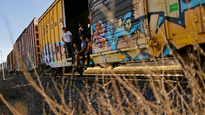 Telediario 1 - A bordo de 'La Bestia', el peligroso tren que atraviesa México rumbo a EE.UU.