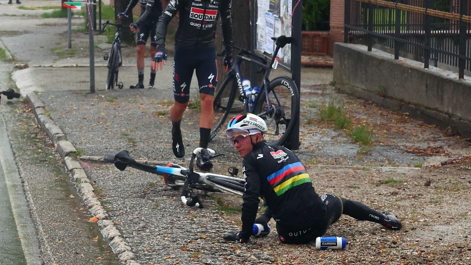 Giro de Italia | Un perro ocasiona la caída de Evenepoel en la quinta etapa